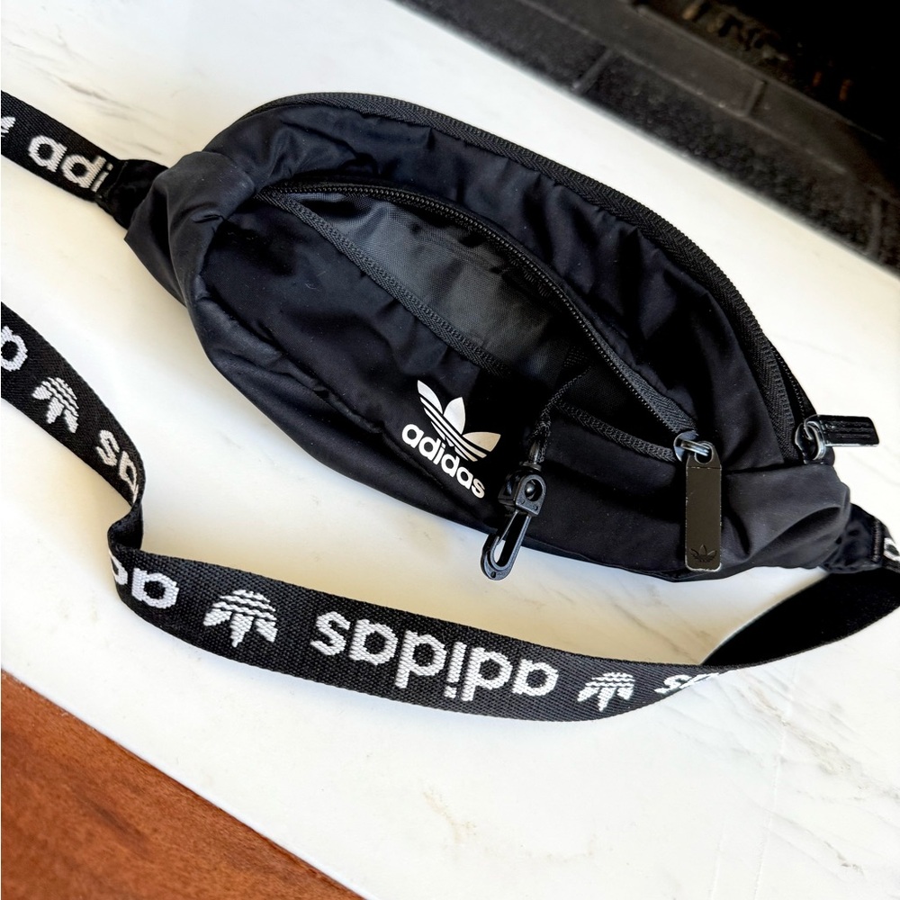 Adidas Black Fanny bag waist Belt Logo Men / Women 2 Zippers adjustable strap